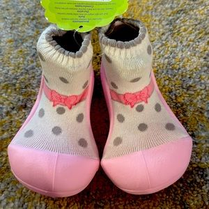 NWT NEW Attipas Barefoot NWT Toddler
Shoes size XL KIDS 6.5 age 2-2.5